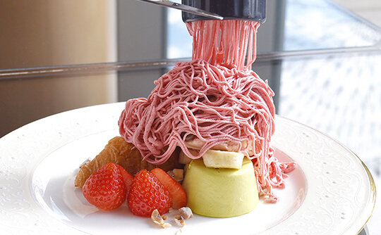 目の前で仕上げる「しぼりたてモンブラン」イメージ