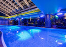 【夏季限定】 附帶夜間遊泳池使用的住宿方案“Stay with Night Blue Oasis”